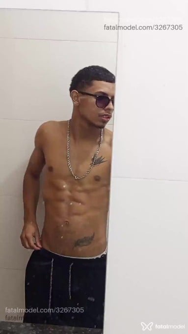 Acompanhante homem morena (o) de olhos castanhos em Vitória da Conquista - Kekel