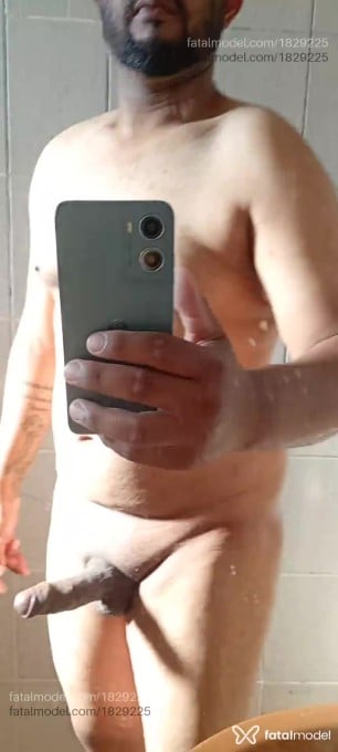 Acompanhante homem com cabelo castanho de olhos castanhos em Poços de Caldas Acompanhante homem com cabelo castanho de olhos castanhos em Poços de Caldas - Marcelo