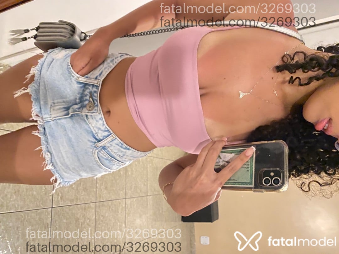 Acompanhante mulher com cabelo castanho de olhos castanhos em Itajaí - Dani