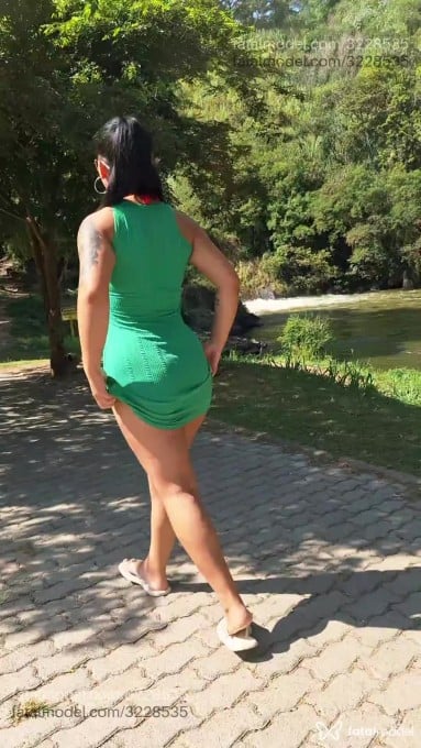 Acompanhante mulher morena (o) de olhos verdes - Afrodite