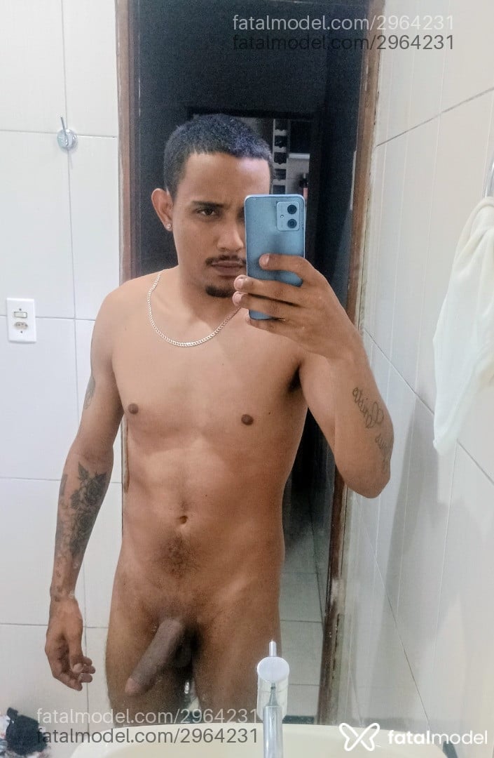 Acompanhante homem morena (o) de olhos castanhos - Junior Acompanhante homem morena (o) de olhos castanhos - Junior