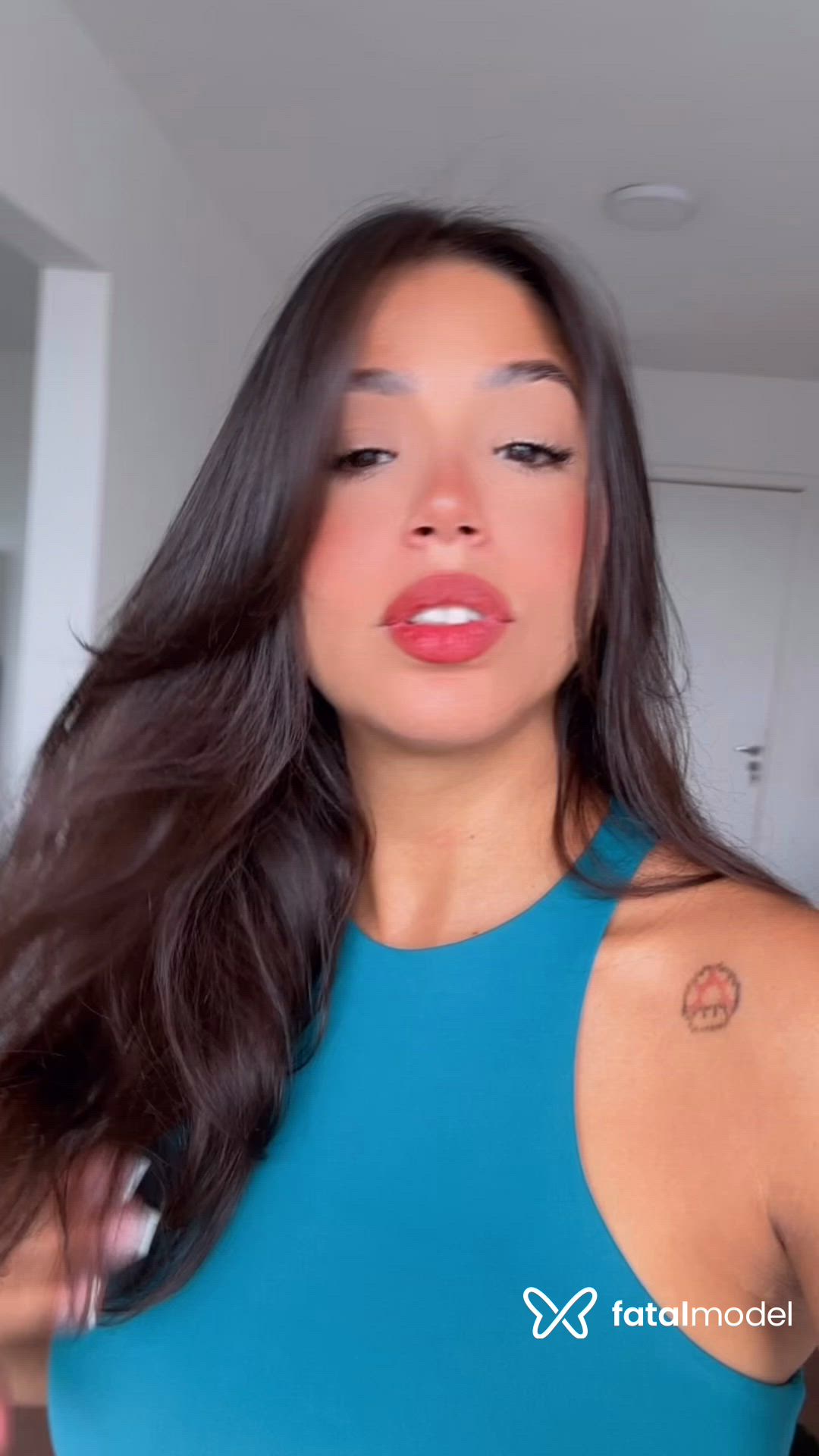 Acompanhante mulher morena (o) de olhos castanhos - Rubi Perez