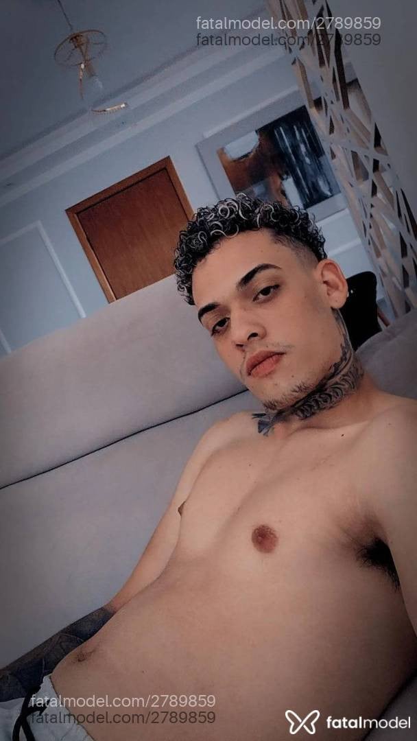 Acompanhante homem loira (o) de olhos castanhos - Victor
