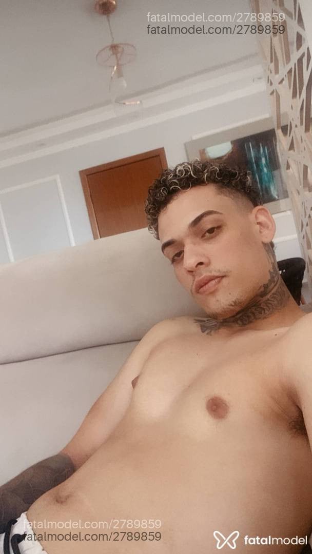 Acompanhante homem loira (o) de olhos castanhos - Victor