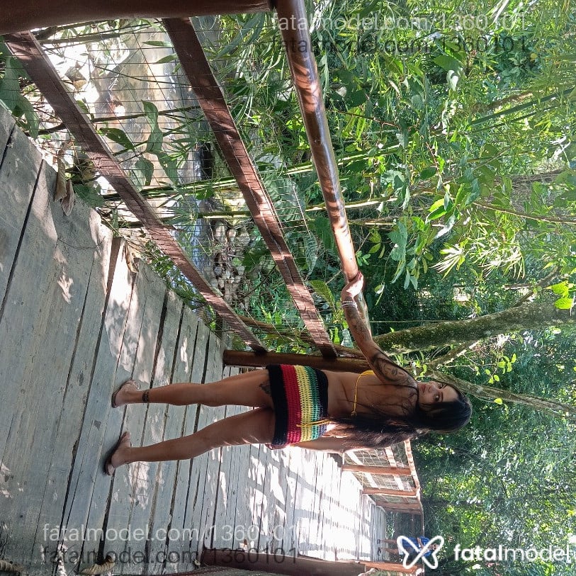 Acompanhante mulher com cabelo castanho de olhos castanhos em Macaé - Karol Nicole