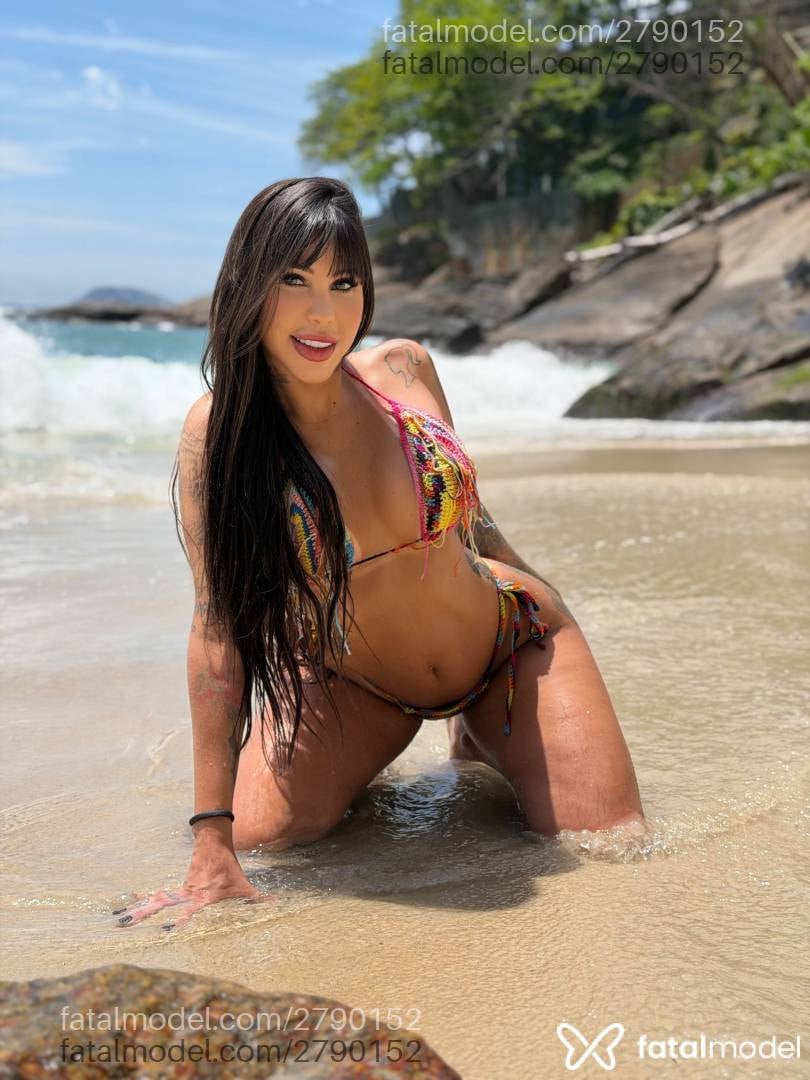Acompanhante mulher morena (o) de olhos mel - Maju Dias Acompanhante mulher morena (o) de olhos mel - Maju Dias