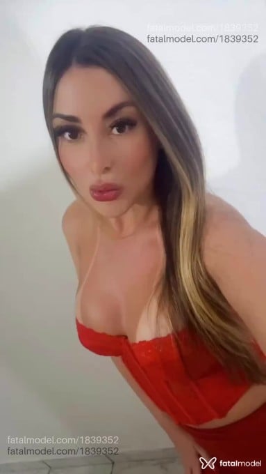 Acompanhante mulher com cabelo castanho de olhos castanhos em São Paulo - Rebeca Ribeiro