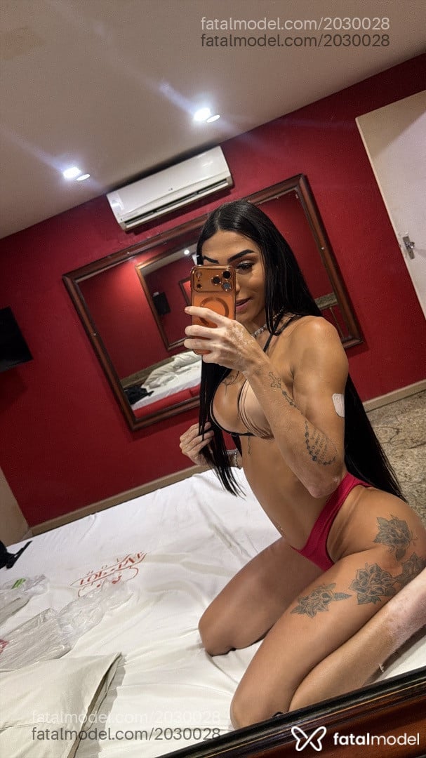 Acompanhante mulher trans com cabelo castanho de olhos castanhos em Rio de Janeiro - Agatha