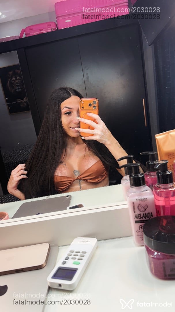 Acompanhante mulher trans com cabelo castanho de olhos castanhos em Rio de Janeiro - Agatha