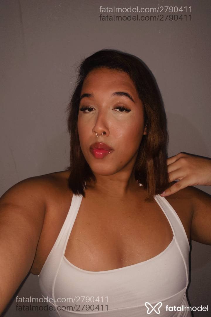 Acompanhante mulher trans morena (o) de olhos castanhos - Bubuzinha