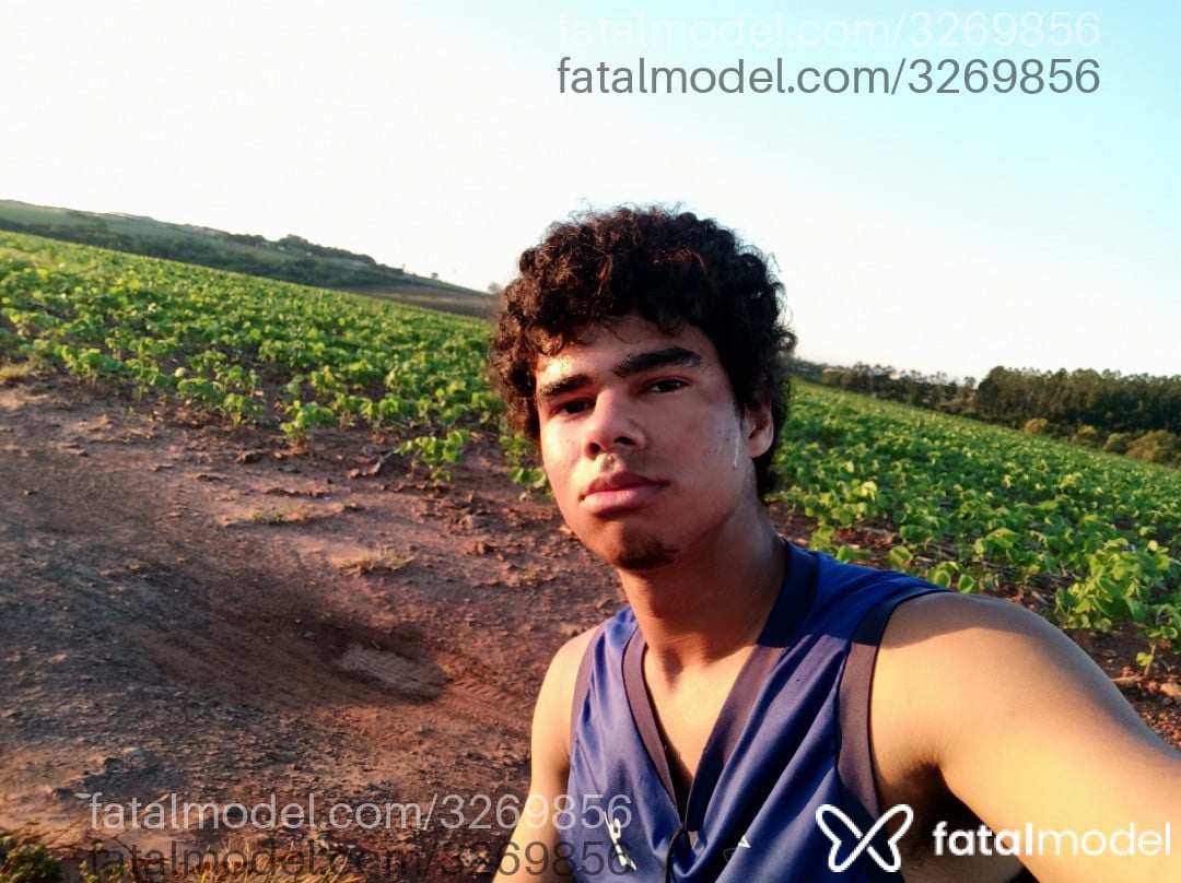 Acompanhante homem morena (o) de olhos castanhos em Maringá - Richard