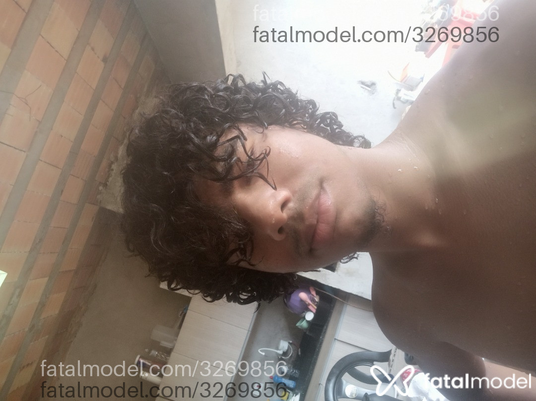 Acompanhante homem morena (o) de olhos castanhos em Maringá - Richard