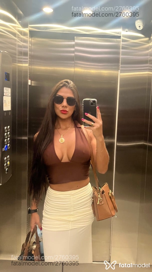 Acompanhante mulher morena (o) de olhos castanhos em Itapema - Sarah