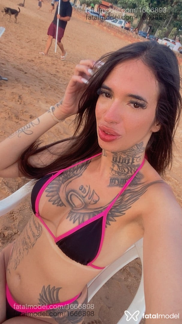 Acompanhante mulher trans com cabelo castanho de olhos castanhos em São Carlos - Mirella