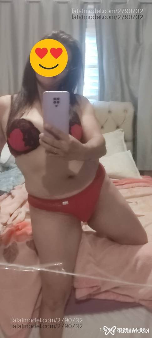 Acompanhante mulher morena (o) de olhos pretos - Claudinha Cacau