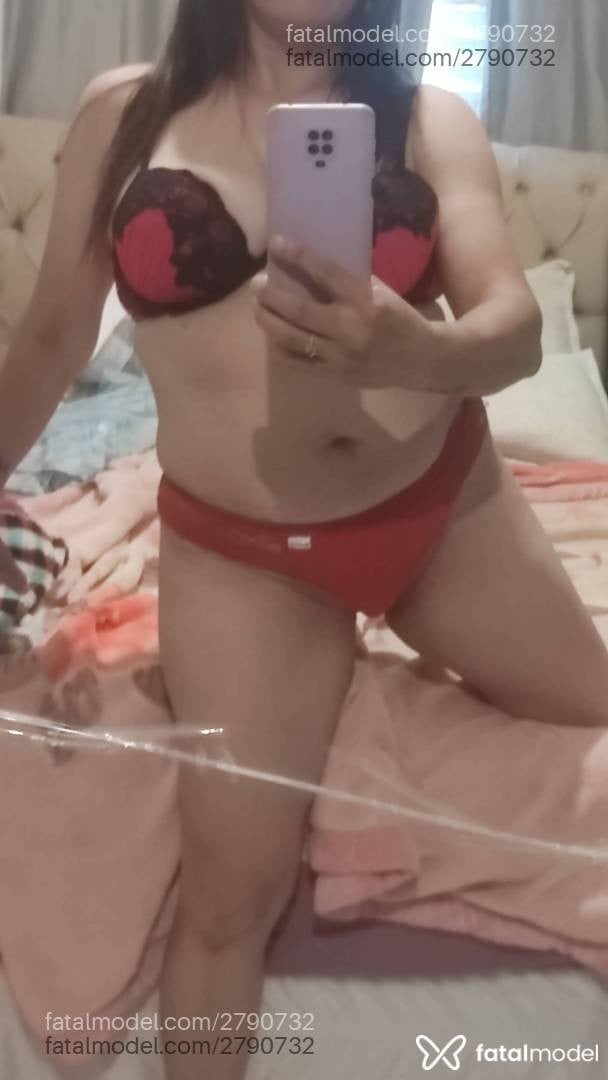 Acompanhante mulher morena (o) de olhos pretos - Claudinha Cacau