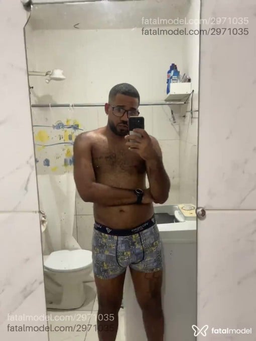 Acompanhante homem morena (o) de olhos castanhos - Miguel Acompanhante homem morena (o) de olhos castanhos - Miguel