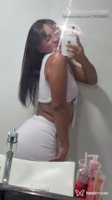 Acompanhante mulher com cabelo castanho de olhos pretos em Porto Belo Acompanhante mulher com cabelo castanho de olhos pretos em Porto Belo - Katzinha