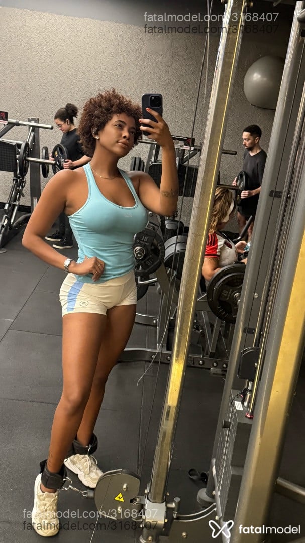 Acompanhante mulher com cabelo castanho de olhos castanhos em São Paulo Acompanhante mulher com cabelo castanho de olhos castanhos em São Paulo - Helena