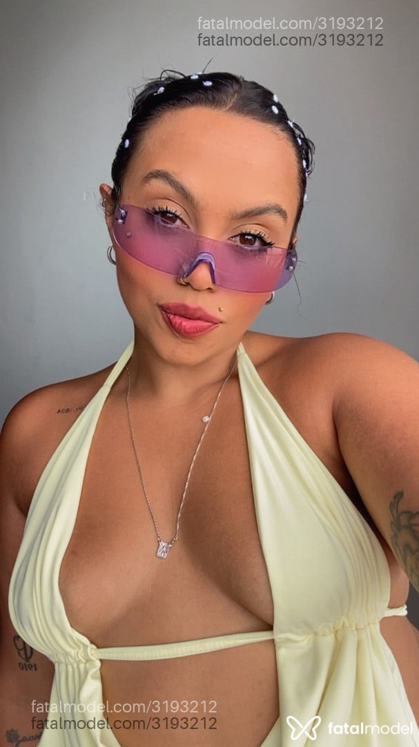 Acompanhante mulher com cabelo castanho de olhos mel em São Paulo Acompanhante mulher com cabelo castanho de olhos mel em São Paulo - Melissa Dalas