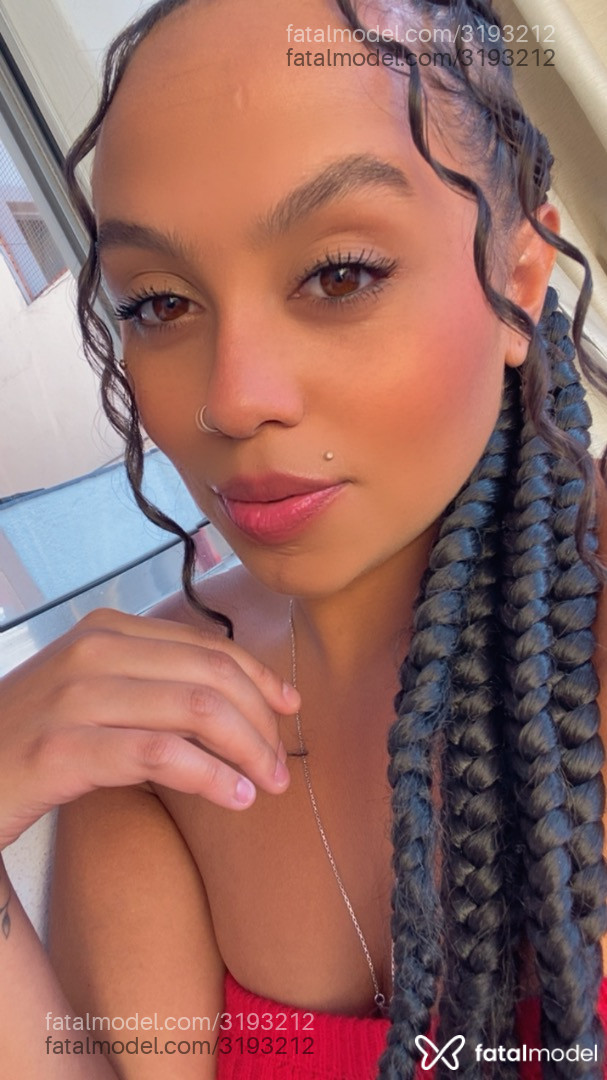 Acompanhante mulher com cabelo castanho de olhos mel em São Paulo Acompanhante mulher com cabelo castanho de olhos mel em São Paulo - Melissa Dalas