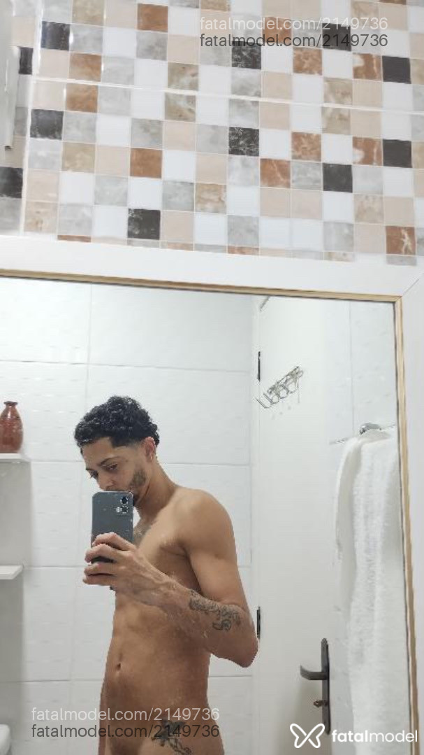Acompanhante homem morena (o) de olhos castanhos - Mathias