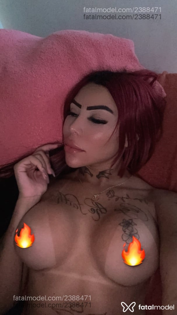 Acompanhante mulher com cabelo castanho de olhos pretos - Barbielem