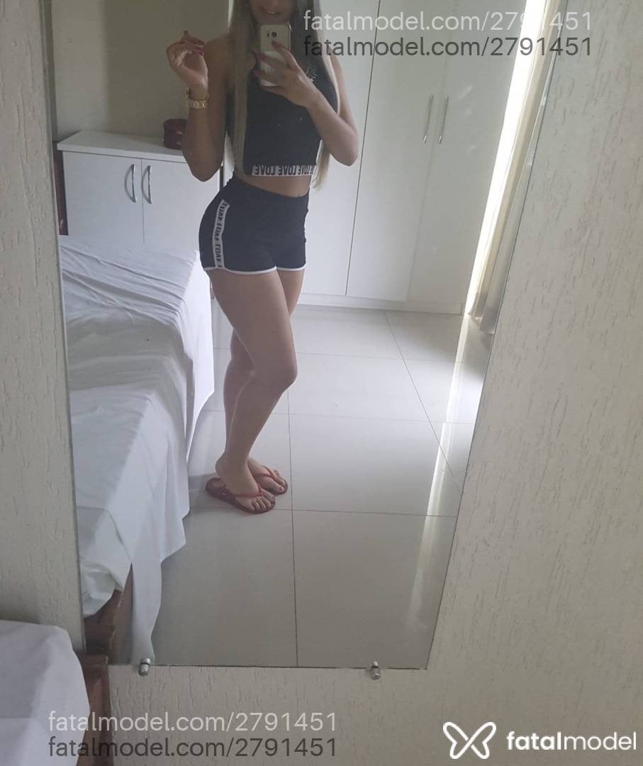 Acompanhante mulher loira (o) de olhos castanhos - Dany