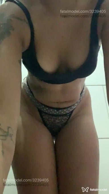 Acompanhante mulher morena (o) de olhos castanhos em Virtual Acompanhante mulher morena (o) de olhos castanhos em Virtual - Tamires Martins