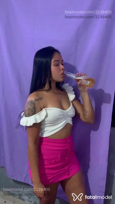 Acompanhante mulher morena (o) de olhos castanhos em Virtual Acompanhante mulher morena (o) de olhos castanhos em Virtual - Tamires Martins