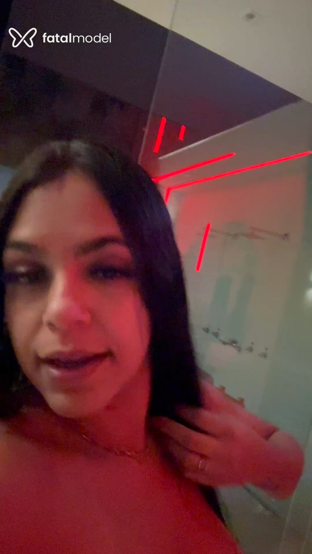Acompanhante mulher morena (o) de olhos castanhos - Beatriz
