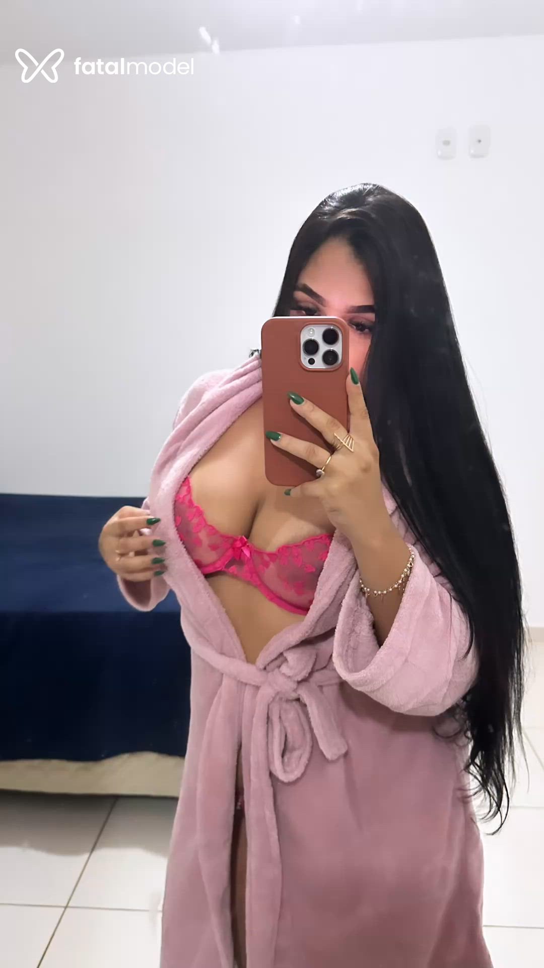 Acompanhante mulher morena (o) de olhos castanhos - Beatriz