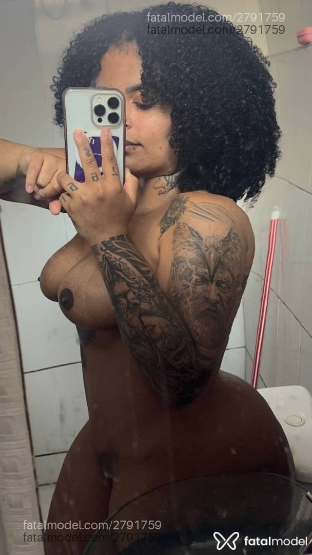 Acompanhante mulher morena (o) de olhos pretos - Juh