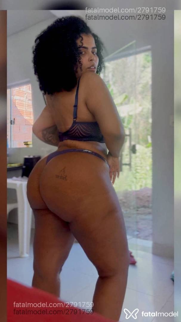 Acompanhante mulher morena (o) de olhos pretos - Juh