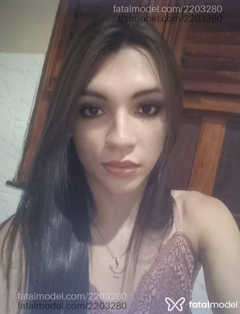 Acompanhante mulher trans com cabelo castanho de olhos mel em São Luís - Lua Turquesa