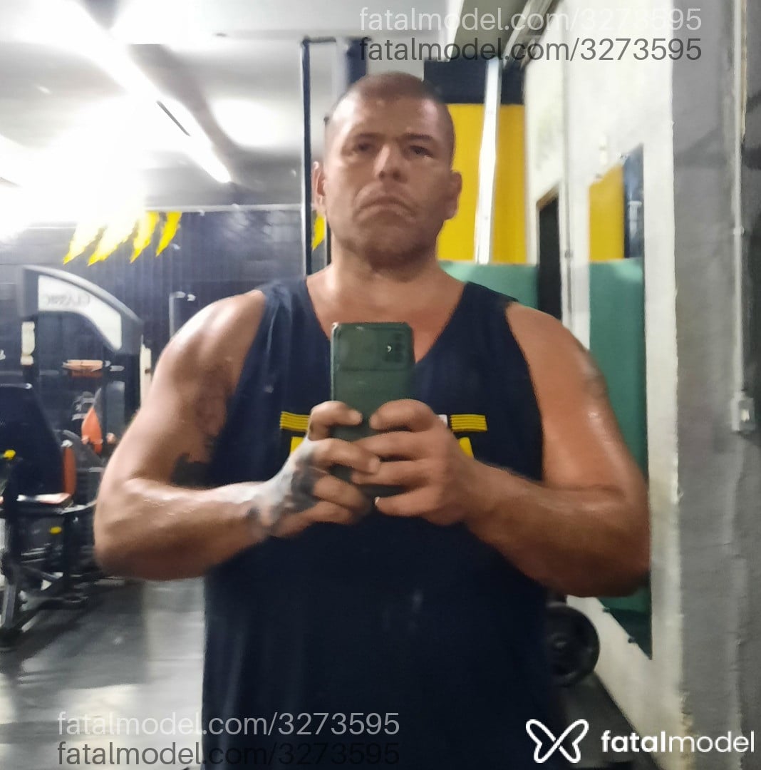 Acompanhante homem com cabelo castanho de olhos castanhos em São Paulo - Espanhol