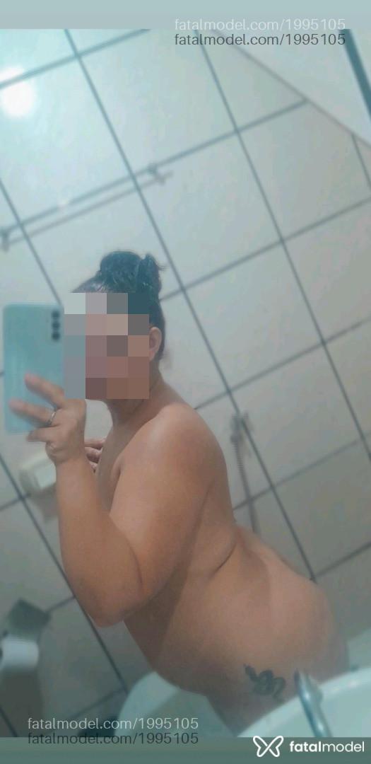Acompanhante mulher com cabelo castanho de olhos castanhos - Valentina
