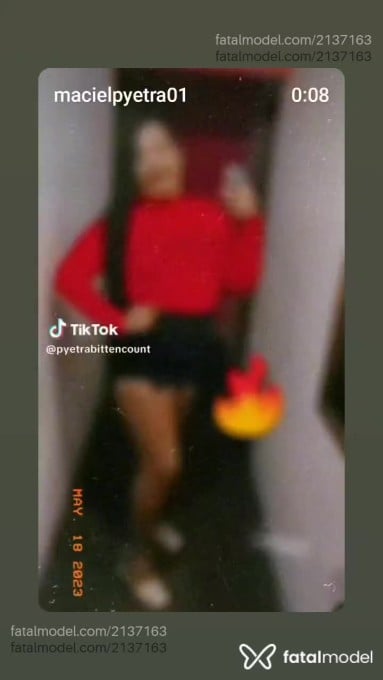 Acompanhante mulher trans com cabelo colorido de olhos pretos em Mirassol - Pyetra