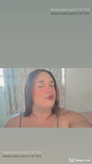 Acompanhante mulher trans com cabelo colorido de olhos pretos em Mirassol - Pyetra