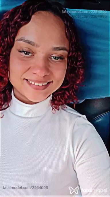 Acompanhante mulher ruiva (o) de olhos pretos - Danddara