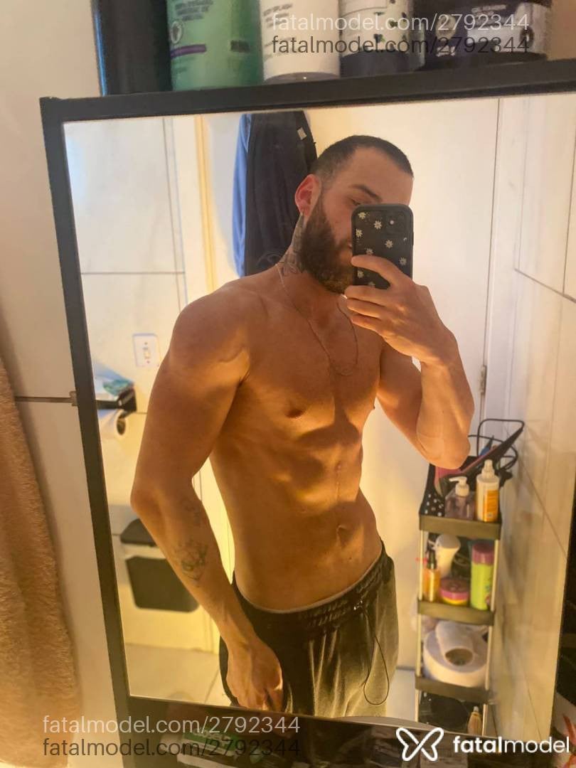 Acompanhante homem morena (o) de olhos castanhos - Diego