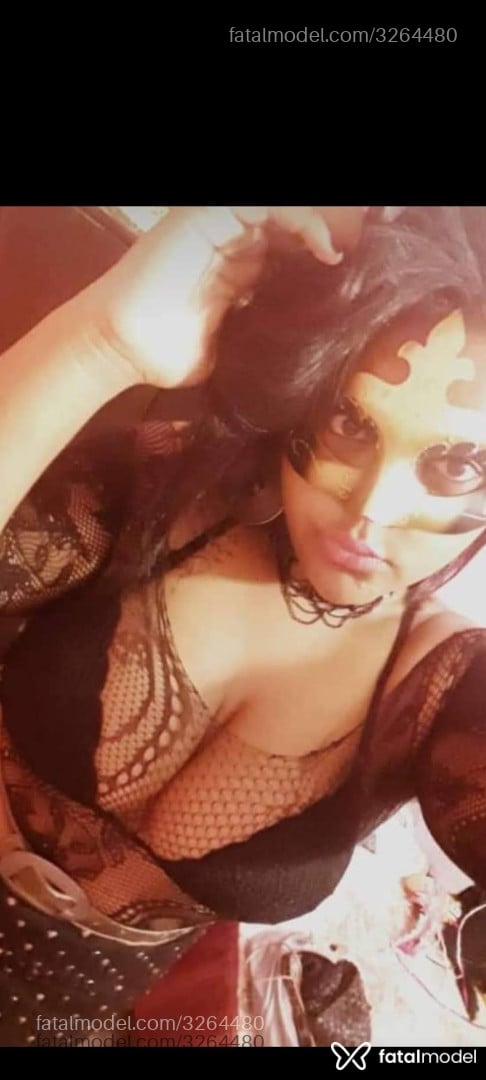 Acompanhante mulher com cabelo colorido de olhos pretos em Franca - Pérola Negra