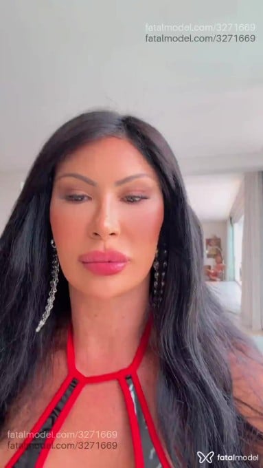 Acompanhante mulher trans morena (o) de olhos castanhos em Caratinga - Victoria Silva