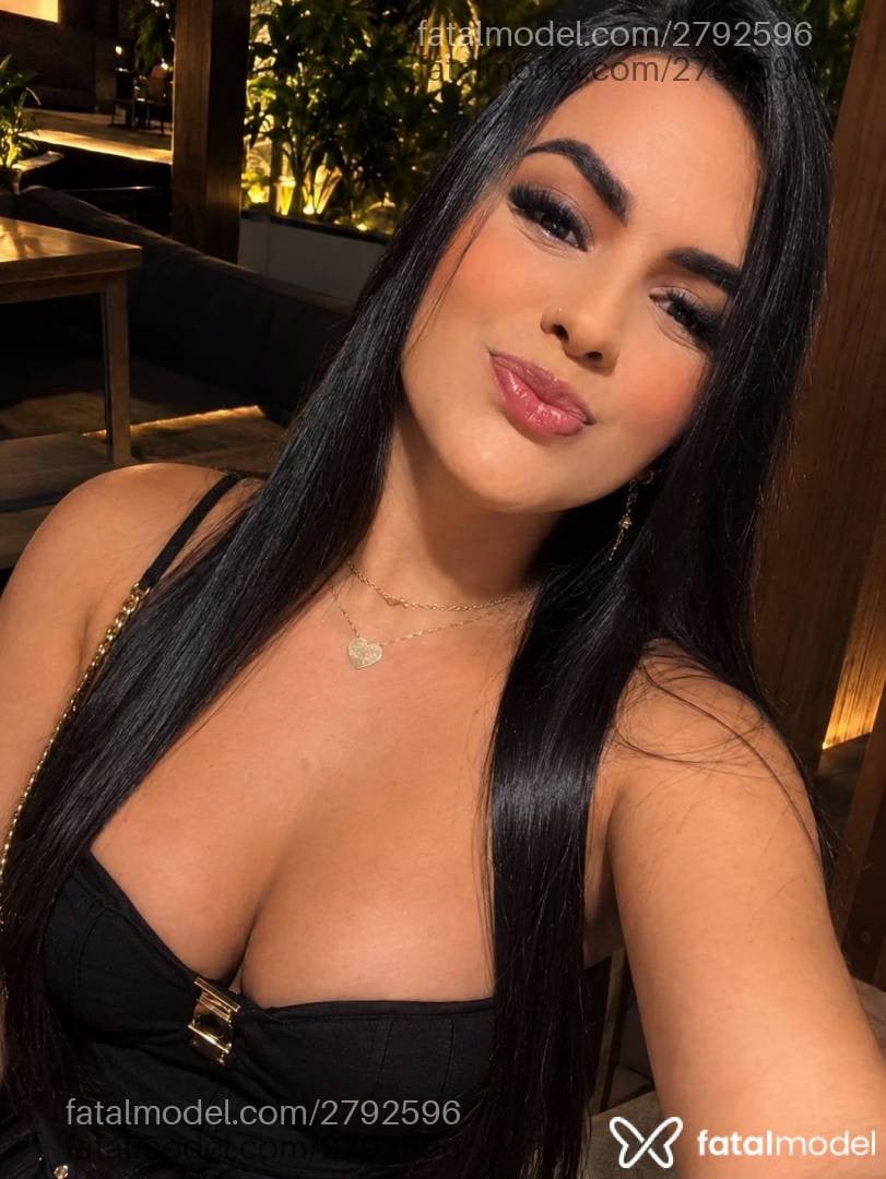 Acompanhante mulher com cabelo castanho de olhos castanhos - Nathália Oliveira