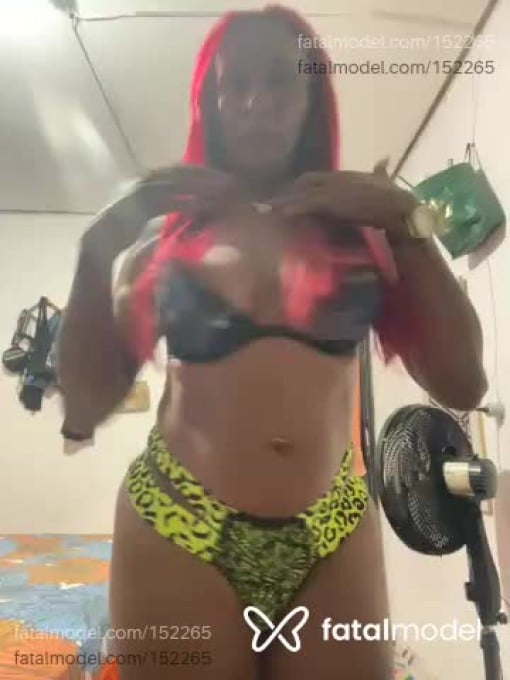 Acompanhante mulher trans ruiva (o) de olhos cinza em Araguaína - Laila medeiros