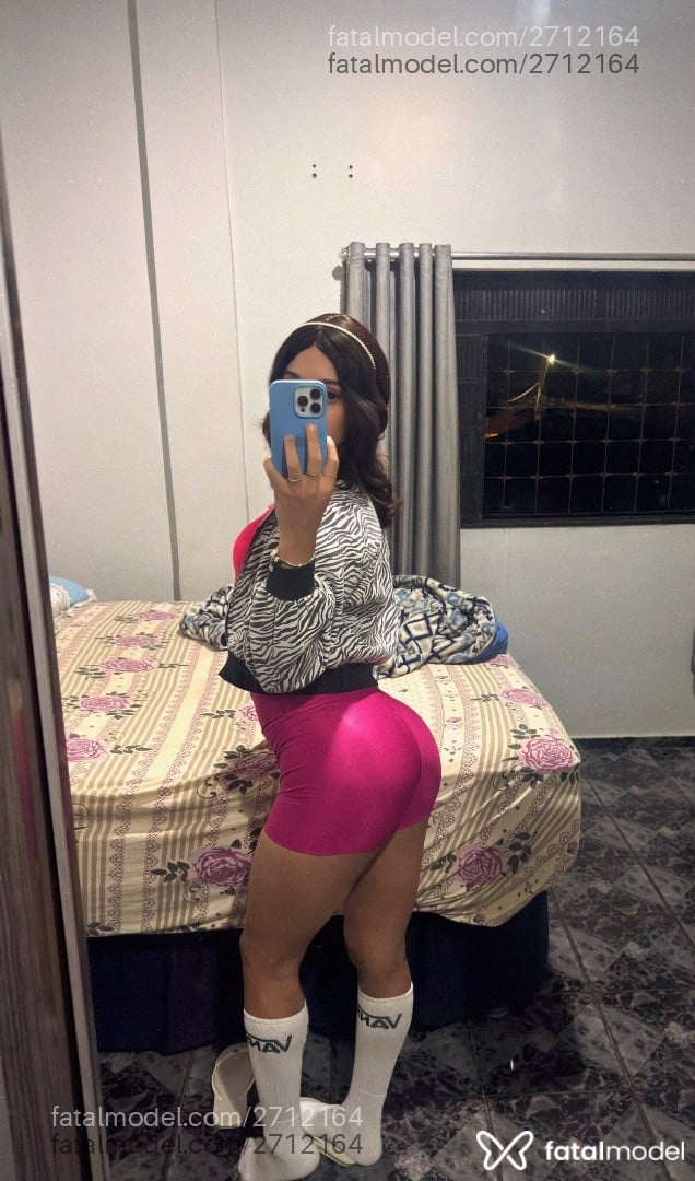 Acompanhante mulher trans com cabelo castanho de olhos castanhos em Goiânia - Welyda Dávila