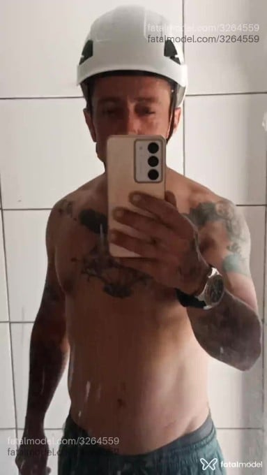 Acompanhante homem com cabelo castanho de olhos castanhos em Balneário Camboriú - Hugobosssc