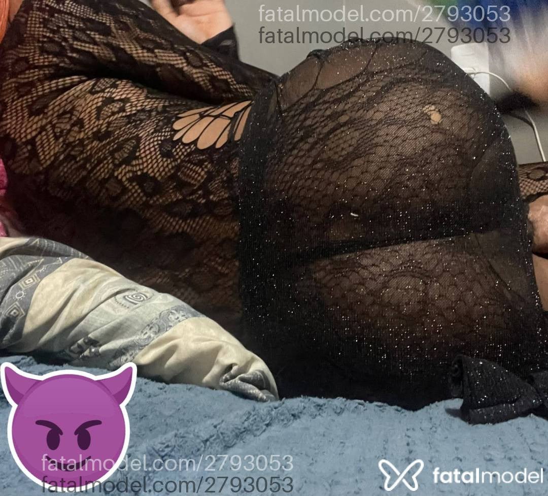 Acompanhante mulher trans ruiva (o) de olhos pretos - Neommy
