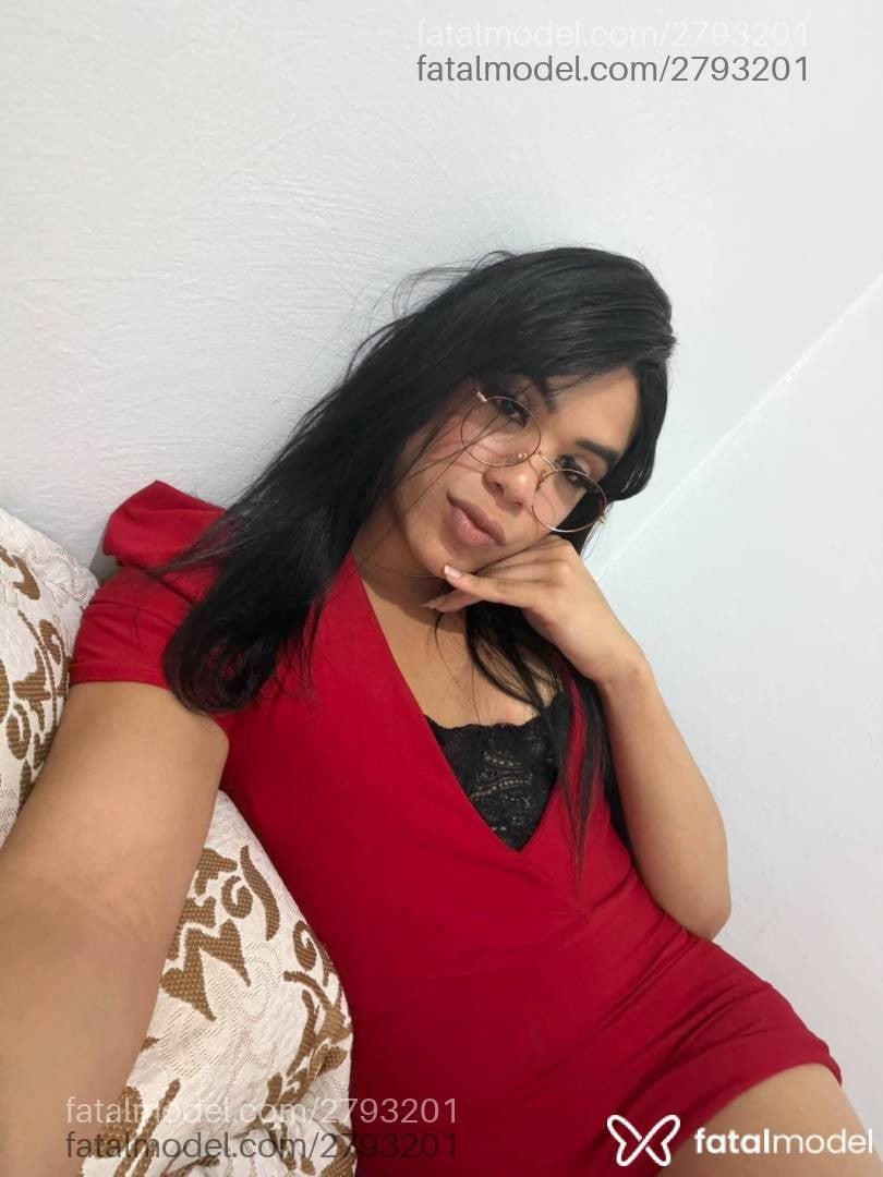 Acompanhante mulher trans morena (o) de olhos pretos - Amanda