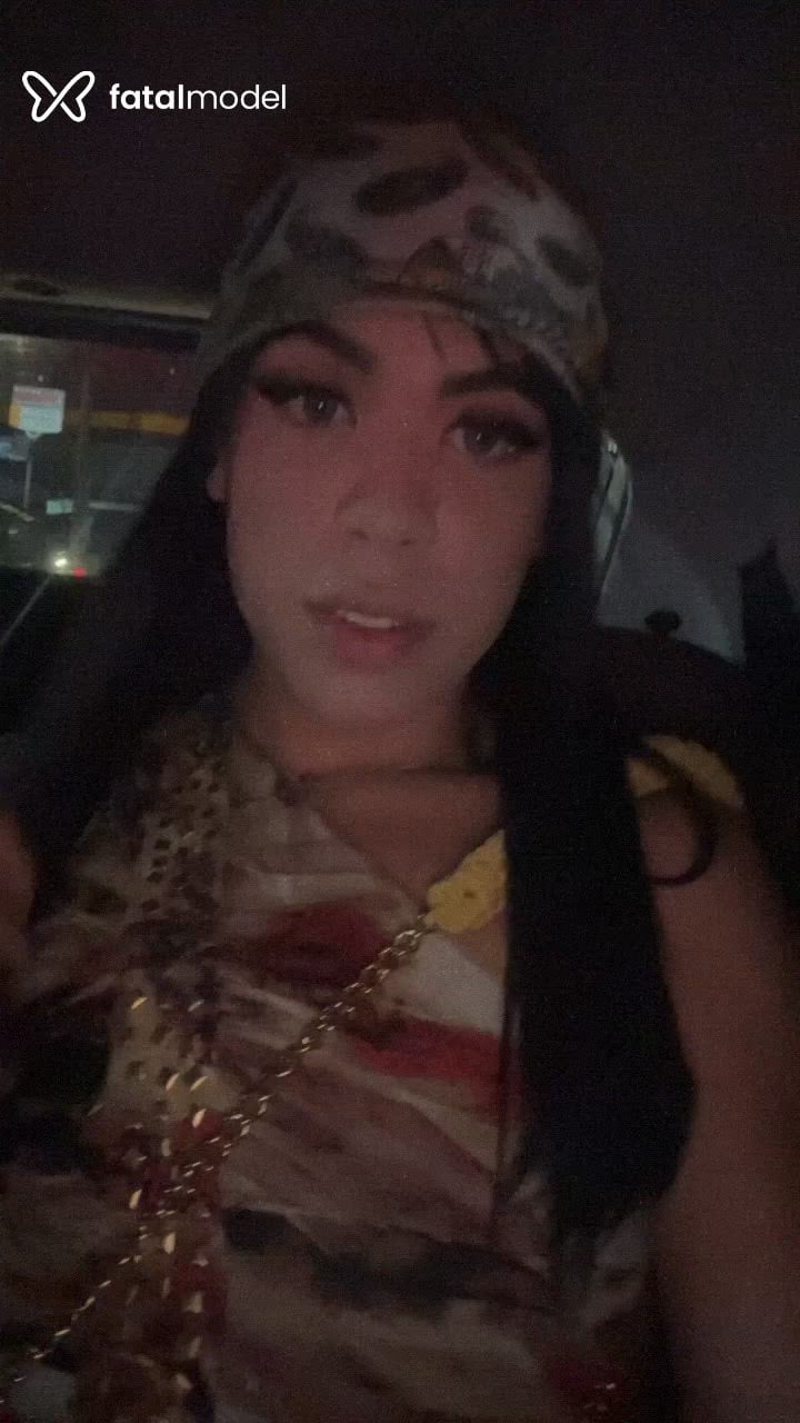 Acompanhante mulher trans morena (o) de olhos pretos - Amanda